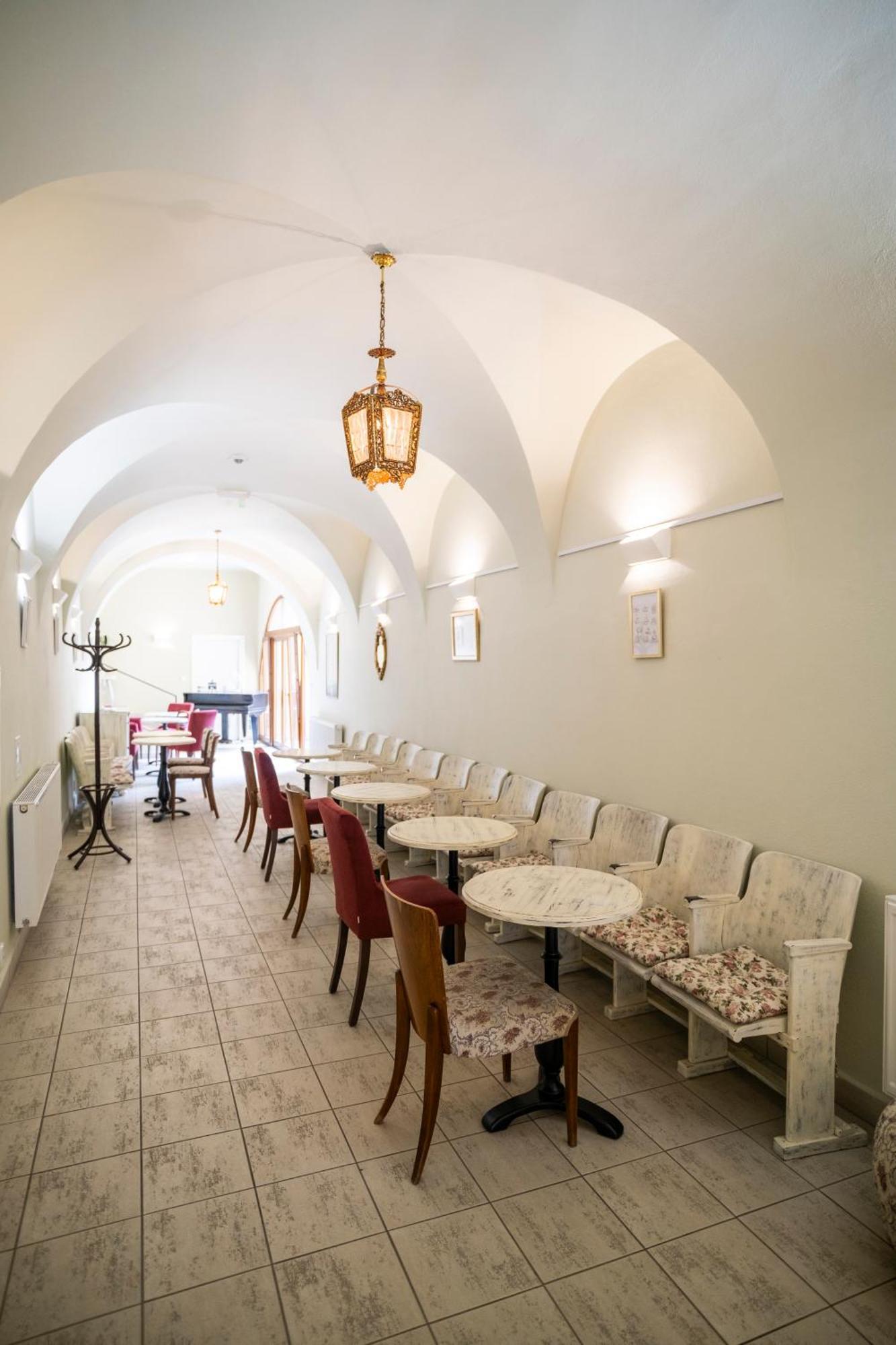 Hotel U Zlateho Kohouta Kroměříž Exterior foto